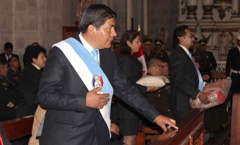 Martín Ticona se “cuelga” de las anteriores gestiones