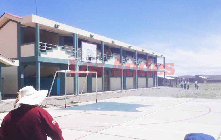 Ladrones se llevaron computadoras e instrumentos musicales del Colegio Aymara