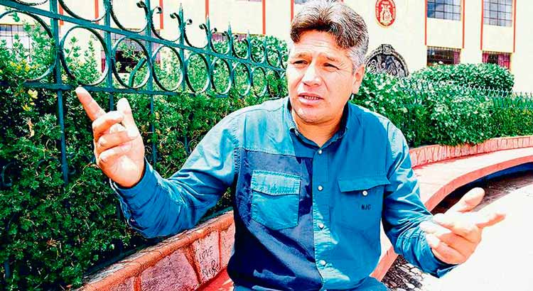 Enrique Calmet intimida  a periodista con denuncia