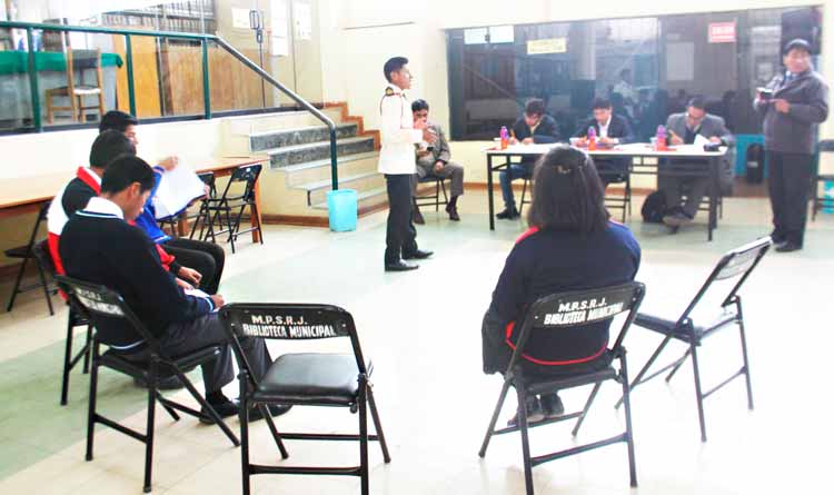 Estudiantes argumentan sobre “Conciencia Política”