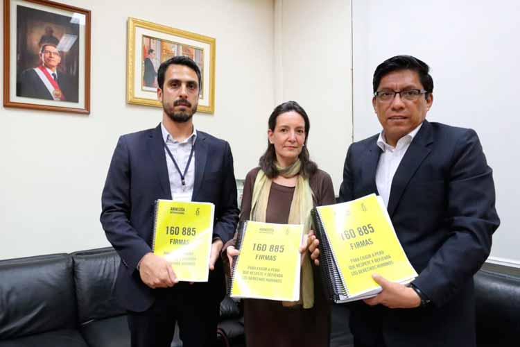 Se reunió con directora  de Amnistía Internacional