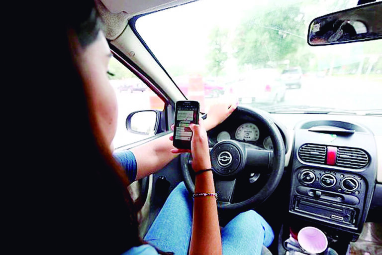 El uso del celular es adictivo y peligroso