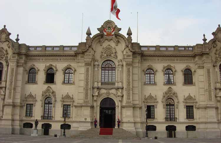 Nueva Constitución, remedio falso