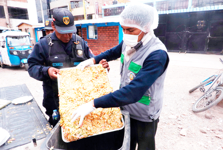 Incautan arroz chaufa y  papas rellenas insalubres
