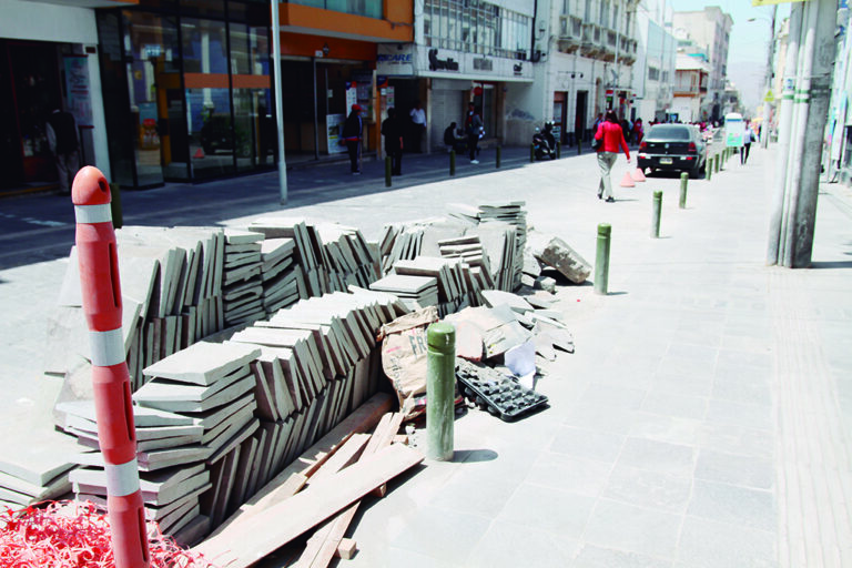 Detectan sobrecostos en compra de piedras laja