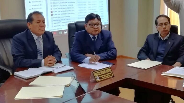 Consejeros se hacen  de los oídos sordos