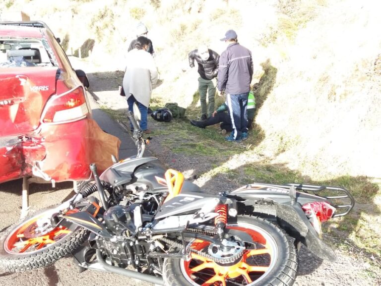 Policía casi muere en accidente