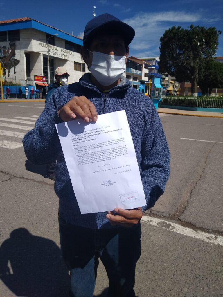 Fabricantes rematan zapatos para ayudar a personas de extrema pobreza