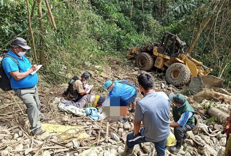 Dos muertos tras caída de maquinaria al abismo