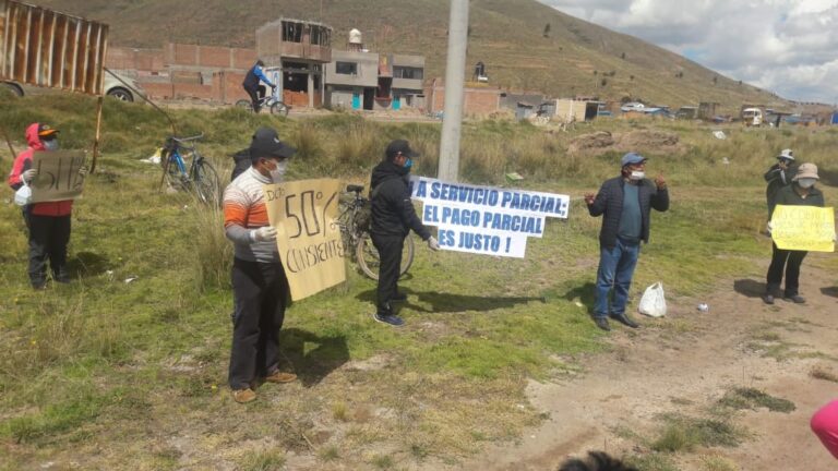 Padres de familia piden el  descuento de 50% de la mensualidad