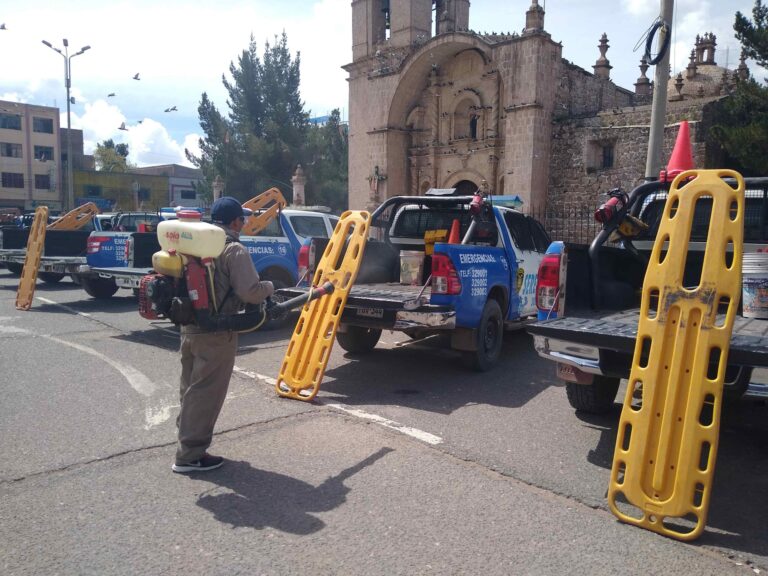 Fumigan vehículos  de Serenazgo