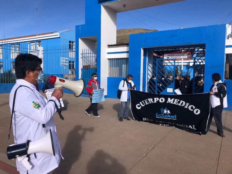 Exigen la renuncia de sus  autoridades por maltratos
