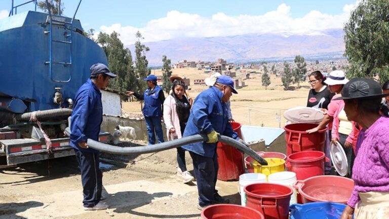 Irregular cobro de dos soles por agua