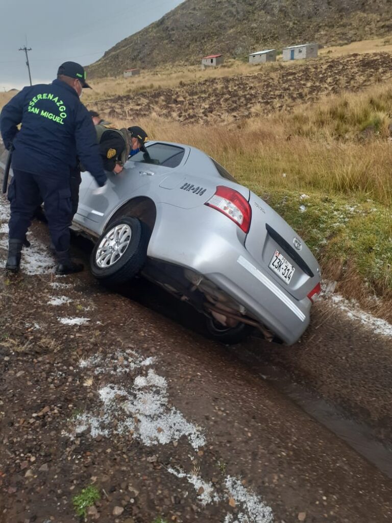 Vehículo accidentado fue  abandonado por el conductor