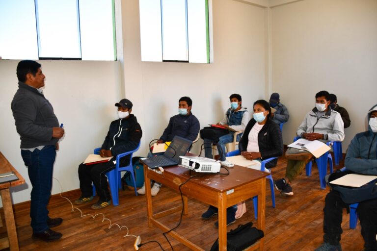Jóvenes inseminadores se capacitan