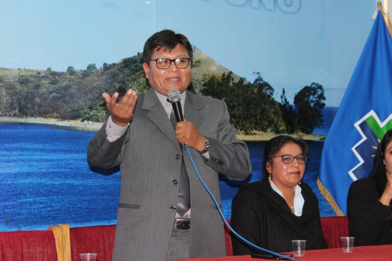 Pacheco responde  con amenaza