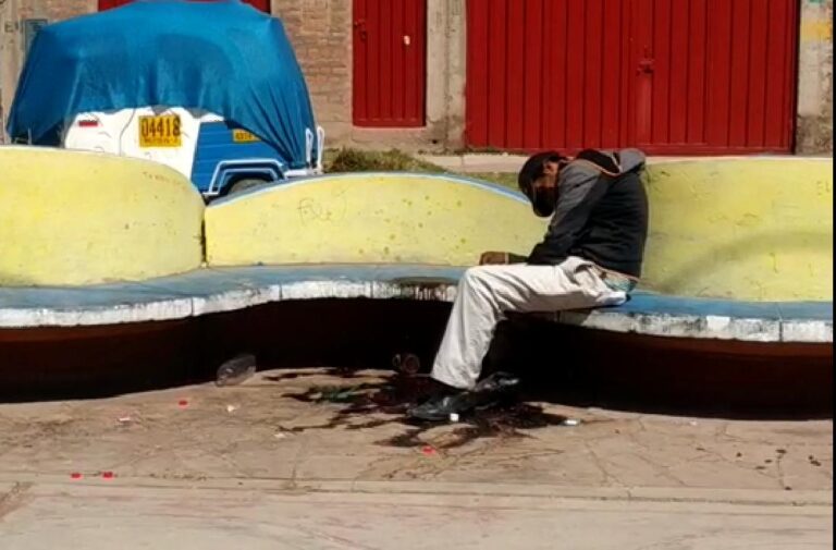 Varón muere desangrado  en la vía pública
