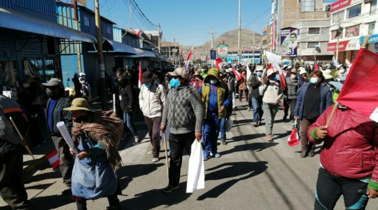 Feriantes sabatinos piden que los dejen trabajar