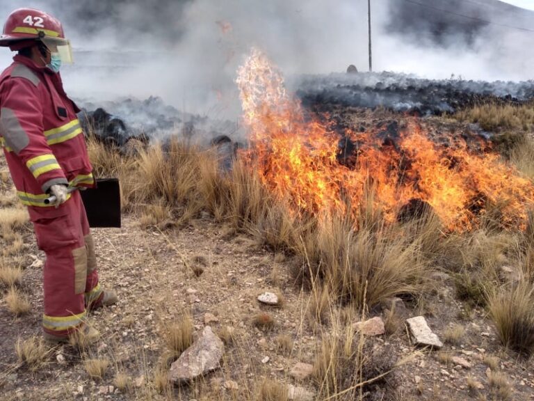 Templo de Tiquillaca se salva de voraz incendio