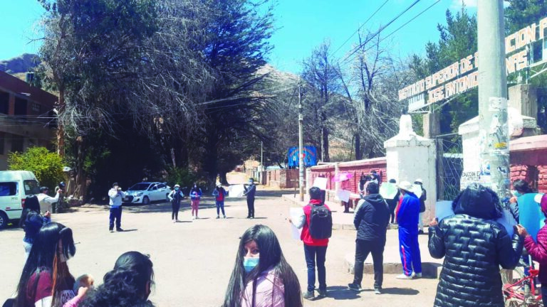 Estudiantes reclaman calidad de enseñanza