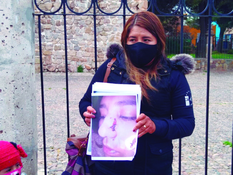 Acusan a policía de raptar a niño