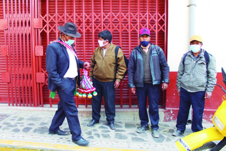 Pobladores de Kelluyo exigen inicio de vía