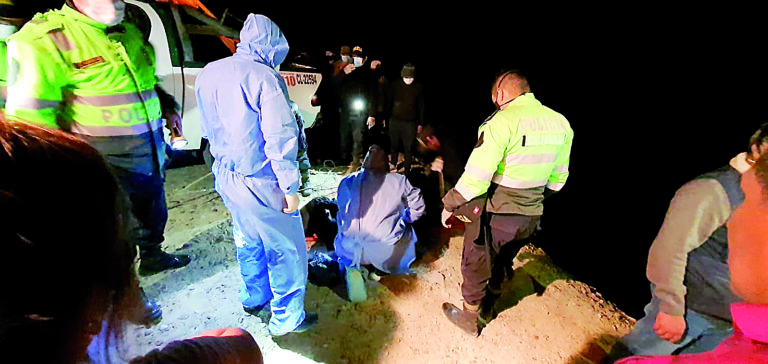 Chofer fallece tras caer a un barranco