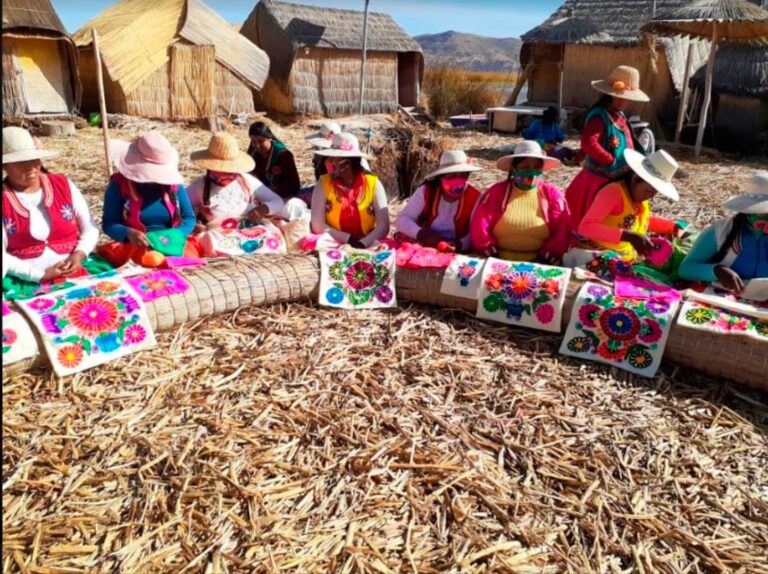 Artesanas de Uros quieren ir a Lima