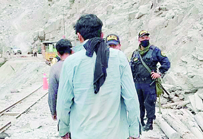 Detienen a ladrones de mineral en Camaná