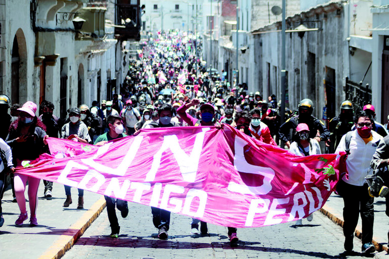 Jóvenes protestan en Arequipa contra nuevo presidente Merino