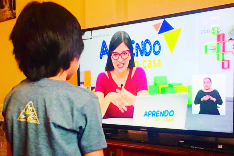 Anuncian aumento de sueldos a profesores