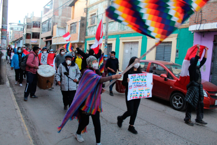 Puneños seguirán en las calles hasta lograr asamblea constituyente