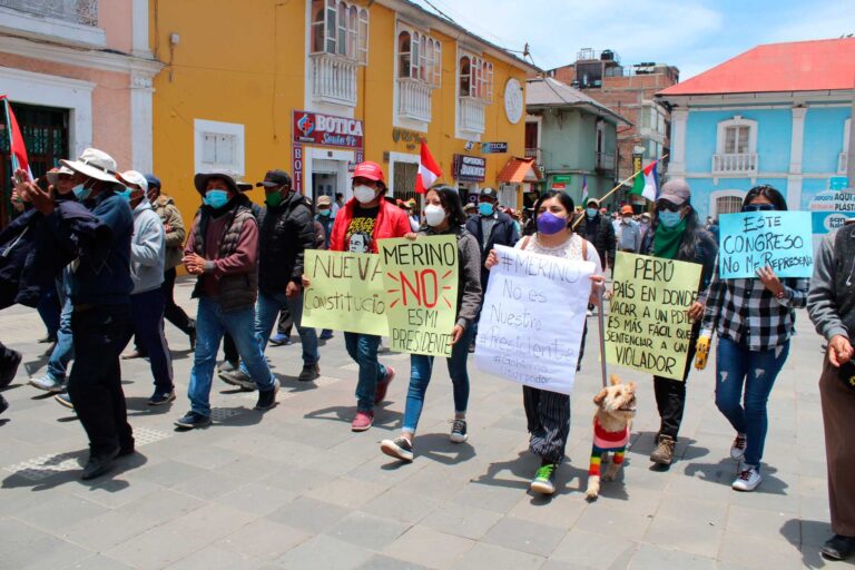 Puneños quieren otra constitución