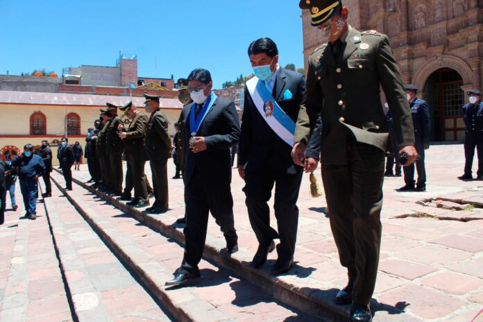 Autoridades participaron en actividades de aniversario de Puno.