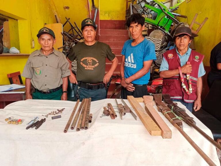FABRICAN ARMAS EN LA SELVA