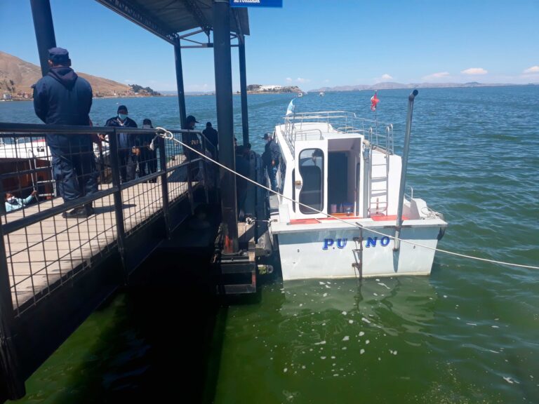 Conflictos por rutas en el lago Titicaca