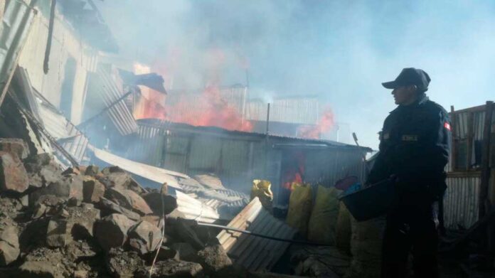Incendio. Arrazo dejo en cenizas decena de campamentos.