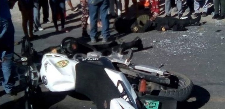 Vehículo arrolla a policía motorizado