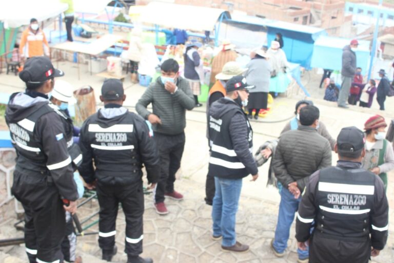 Serenos y policías ordenan a comerciantes