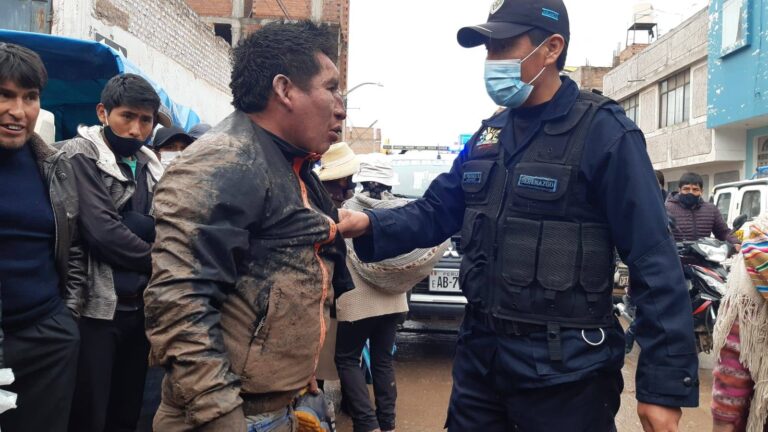 Ladrón robó 500 soles de un auto