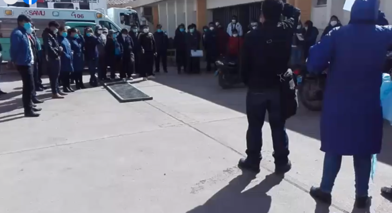 Trabajadores de Salud de Juliaca exigen cumplimiento de sus pagos