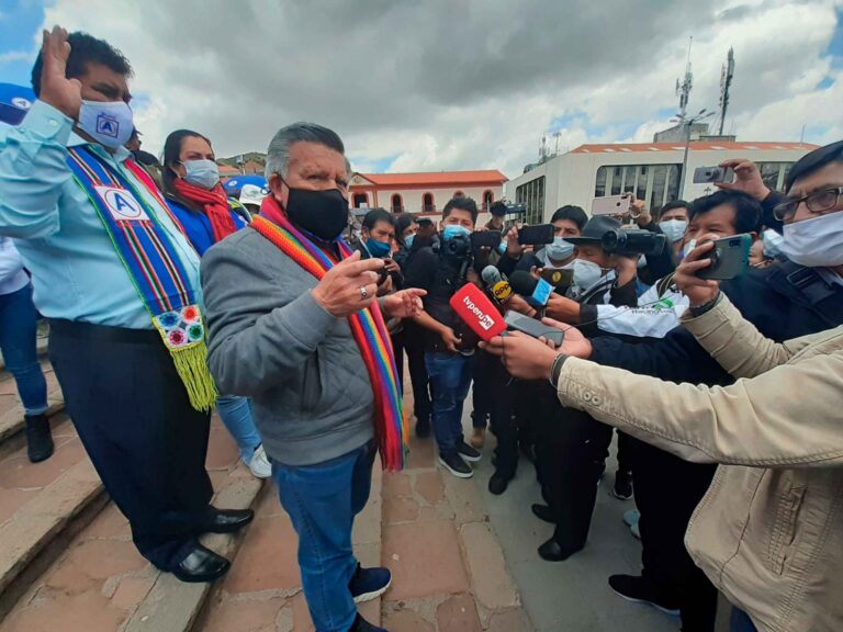 Candidato no respalda cambio de constitución