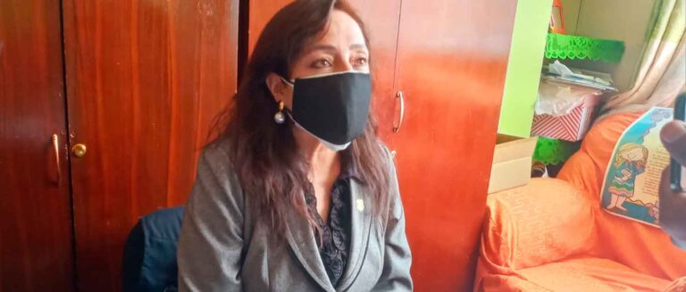 Critica protesta de padres de San Carlos