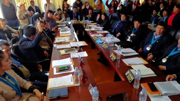 Consejeros sesionan hoy con controversial agenda