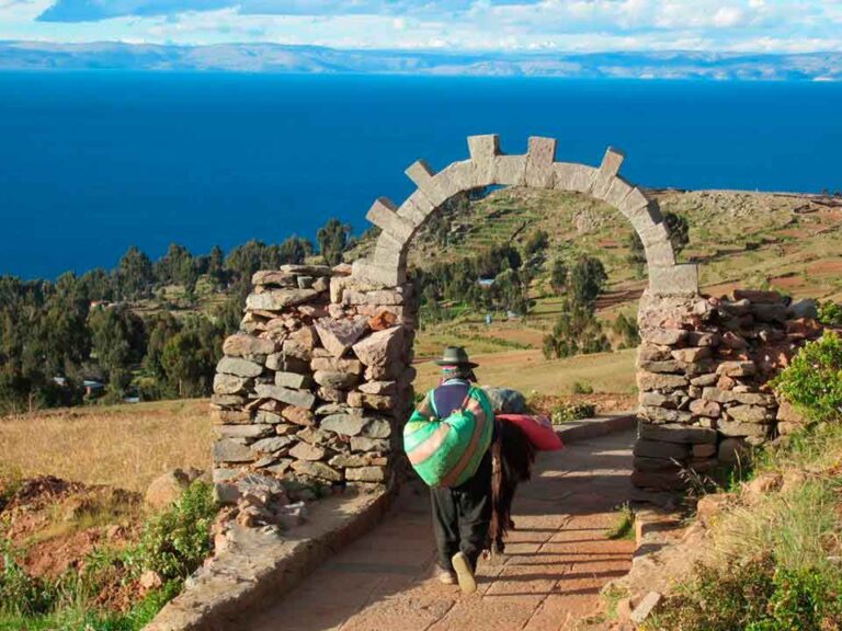 Abrirán cueva en Amantaní