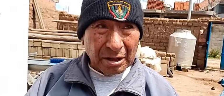 Adulto mayor solicita ayuda para él y su nieto
