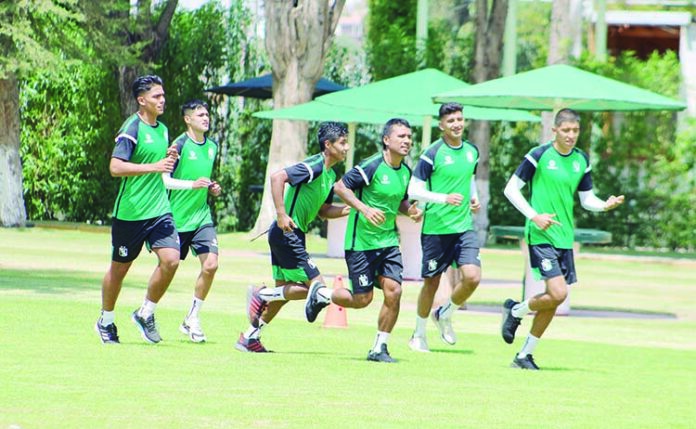 FBC Melgar entrenó en la capital y además anunciaron el fichaje del doctor Julio Grados