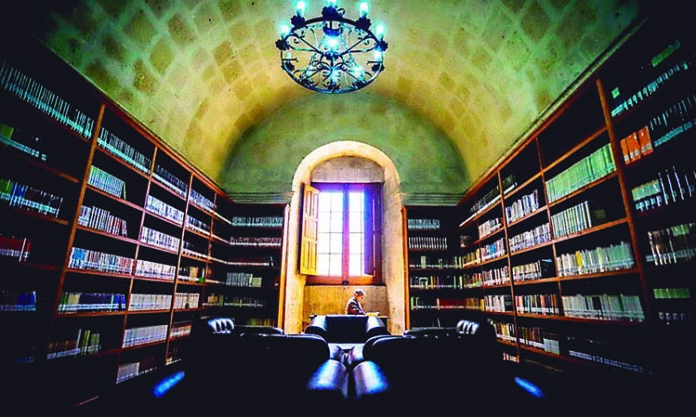 Arequipa: Unsa está dispuesta a recibir libros del nobel Mario Vargas LLosa
