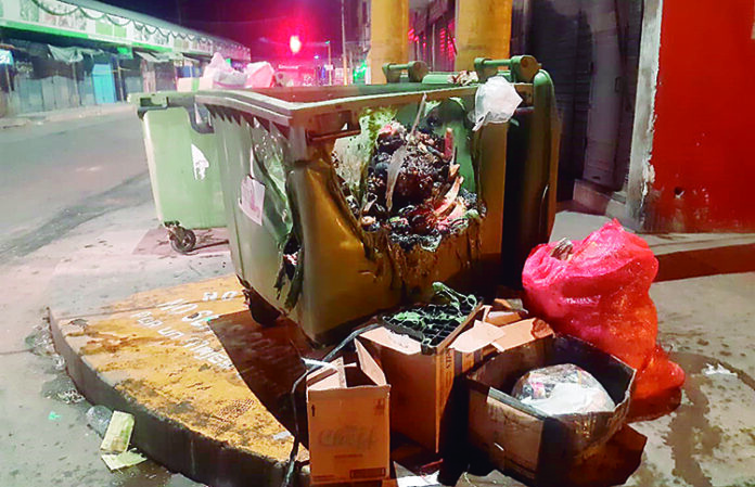 Vandalismo y alcoholismo se desatan sin control en Majes con la quema de contenedores de basura