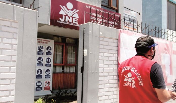 Hay 33 candidatos al Congreso por Arequipa con errores en sus hojas de vida